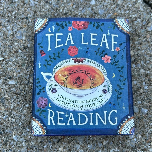 Tea Leaf Reading book - Picture 1 of 2